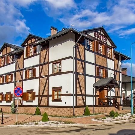 Hotel Skarbek Любін Екстер'єр фото